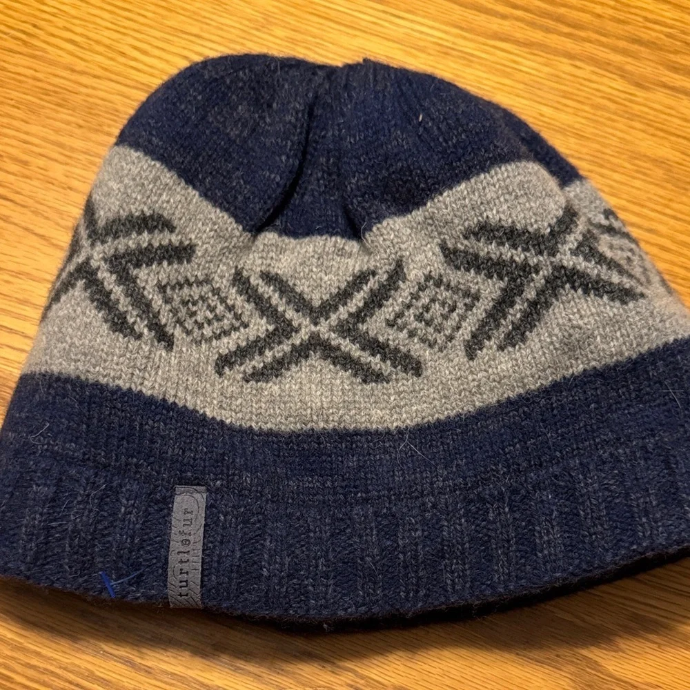 Turtle Fur Navy and Gray Wool Knit plush fleece lined winter Beanie hat